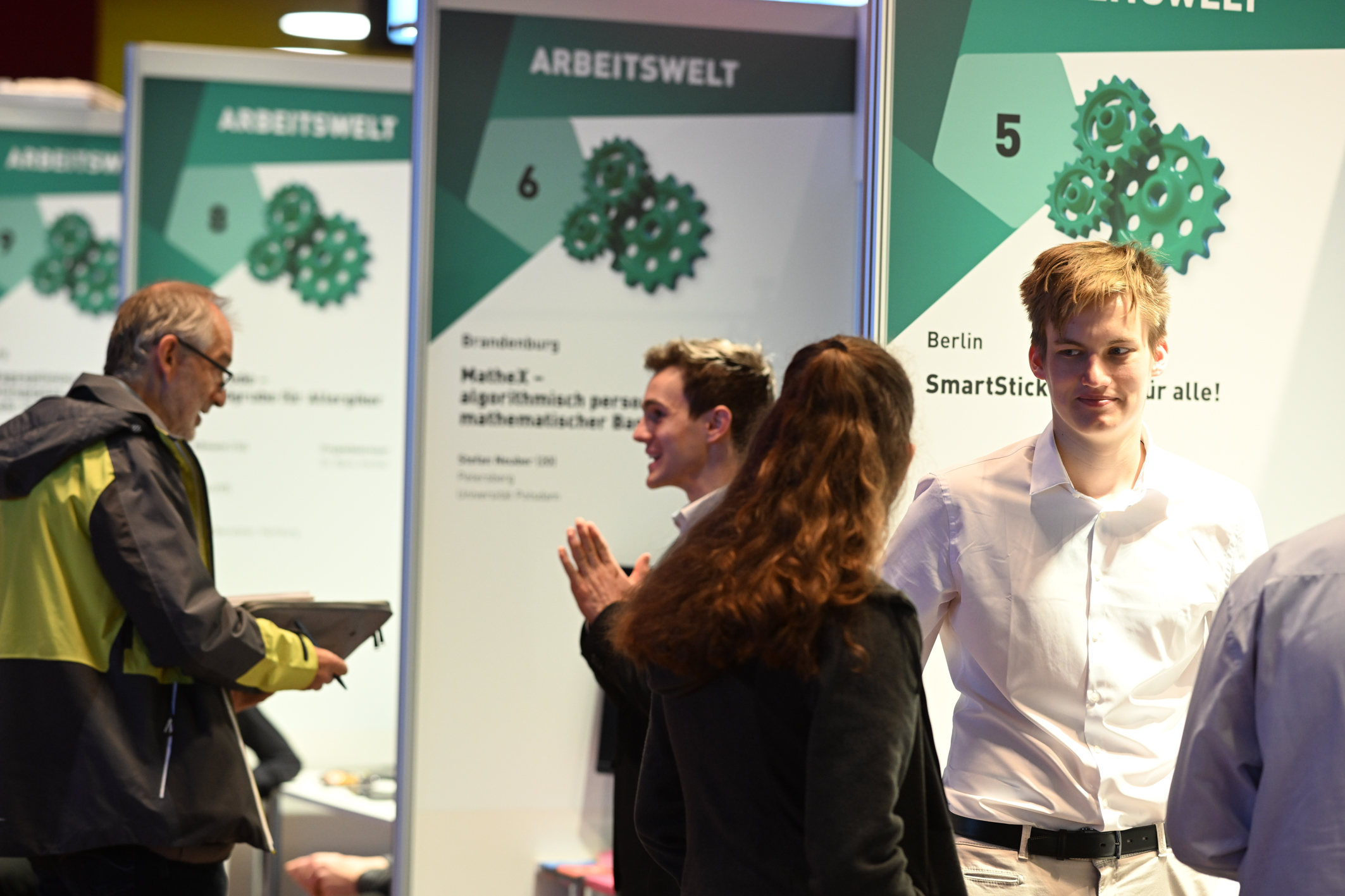 Publikum im Ausstellungsbereich Arbeitswelt