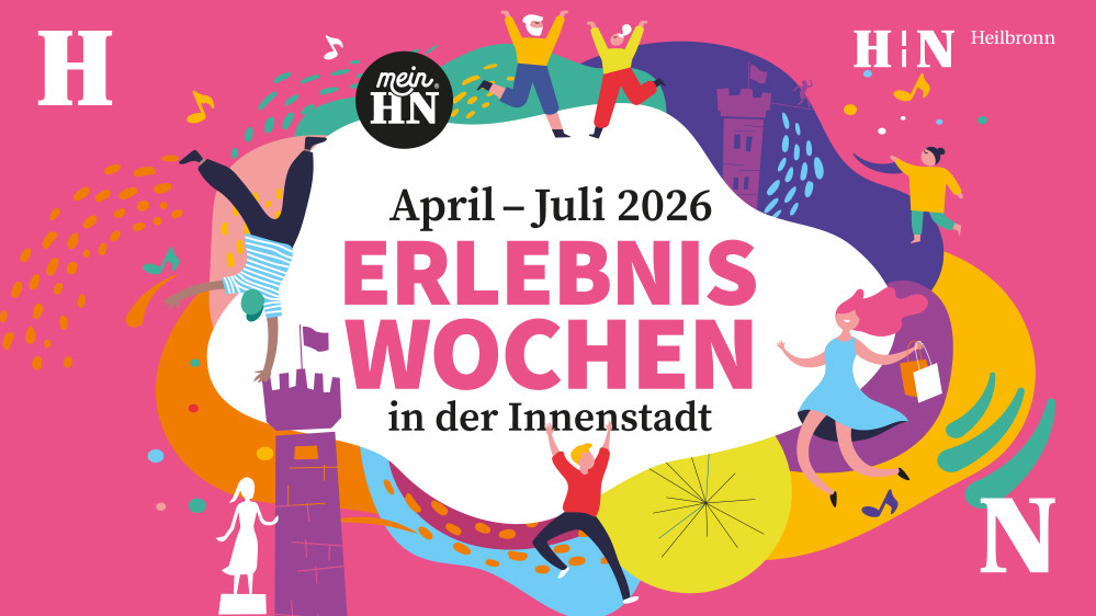 Bunte Bänder wehen am Brückengeländer in Heilbronn